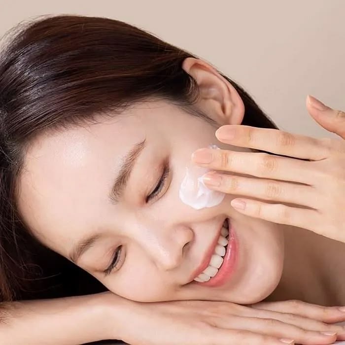 Chọn kem dưỡng ẩm cho da nhạy cảm: Những điều cần lưu ý