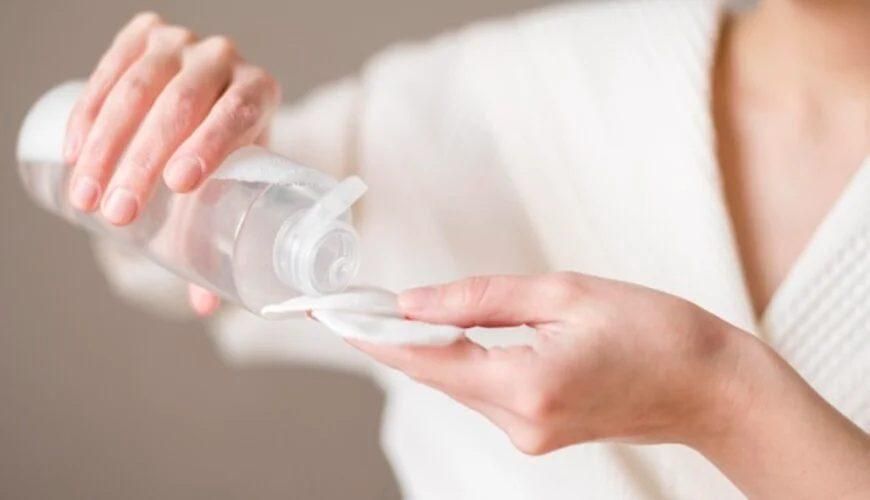 Da nhạy cảm chọn nước tẩy trang thế nào?