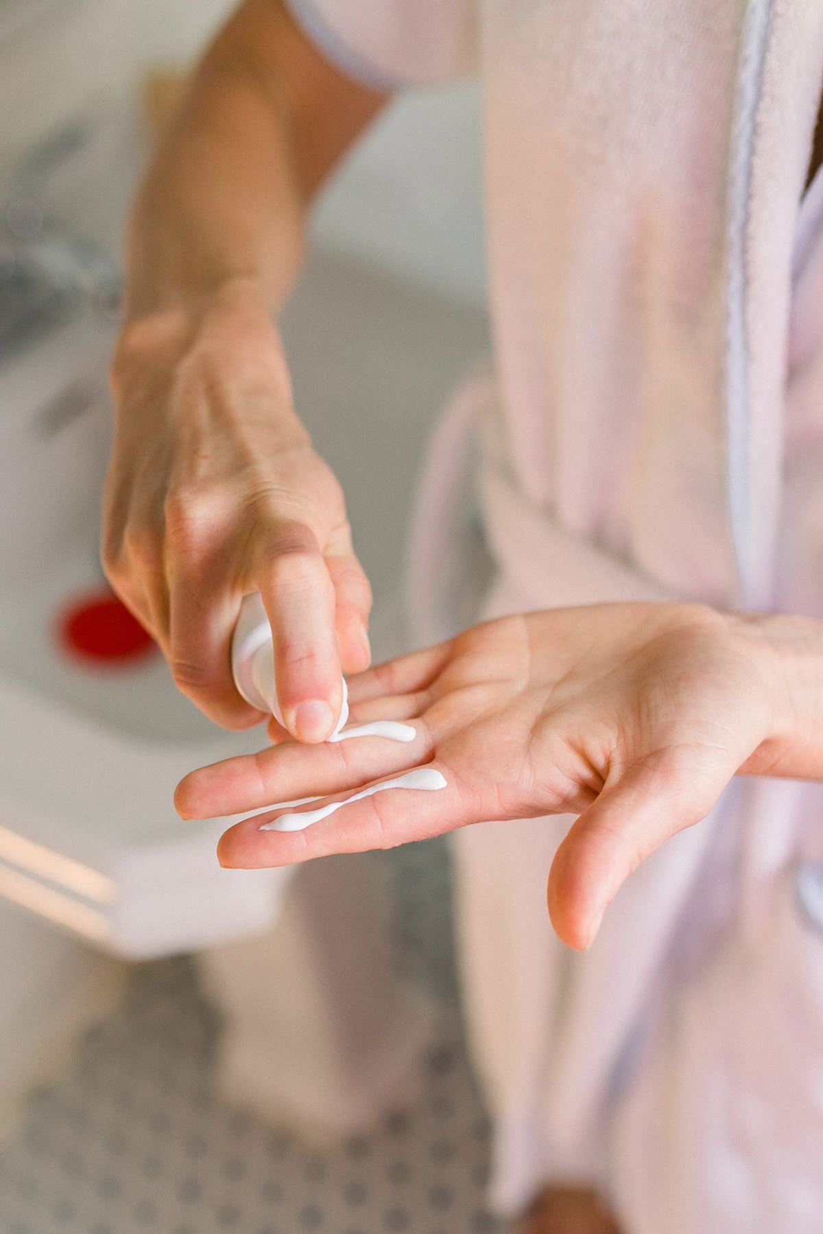 Kem chống nắng đi bơi khác gì kem chống nắng thường?